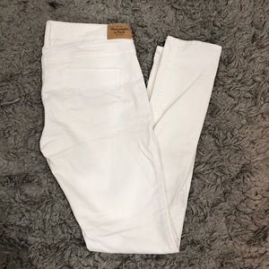 White Abercrombie & Fitch jeans